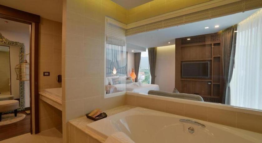 Baisirimaya Hotel Chiang Mai Exteriör bild